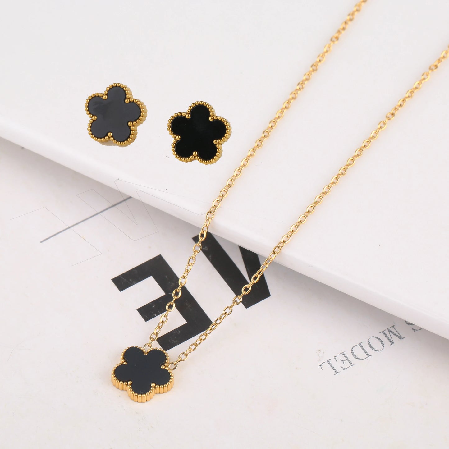 Collar y Aretes Trébol Mágico