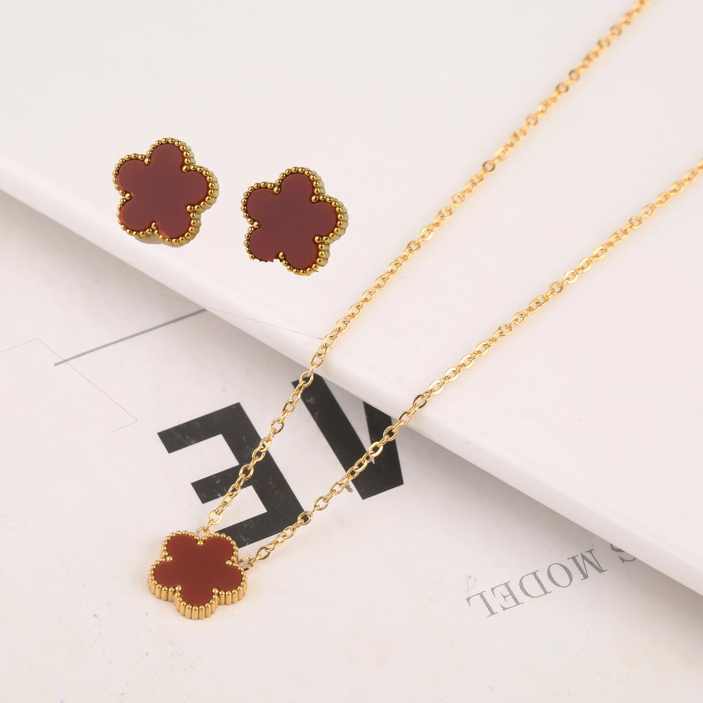 Collar y Aretes Trébol Mágico