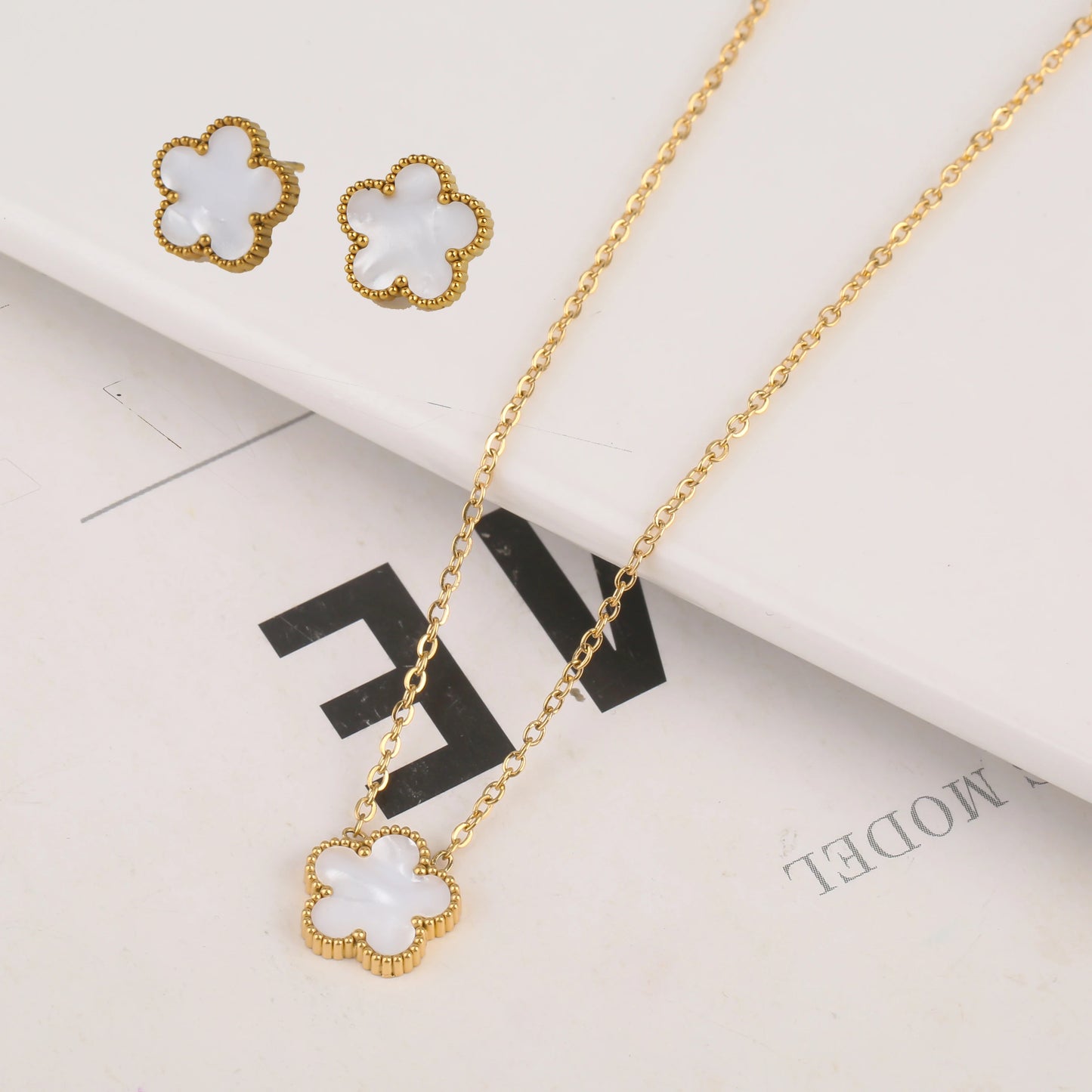Collar y Aretes Trébol Mágico